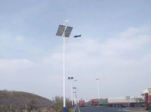 南京歐陸電氣風光互補照明系統，設備配置功率300W